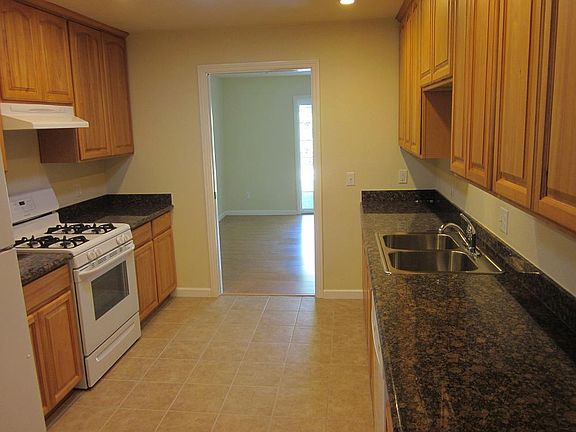 5th image of 224 Azalia Dr