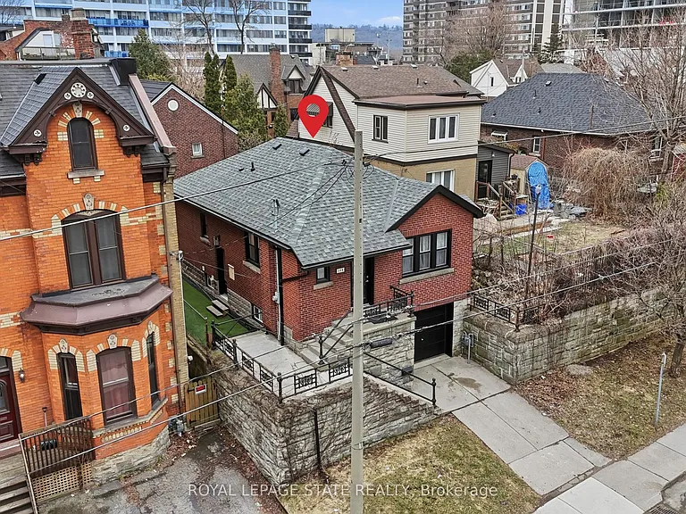 129 Jackson St W — Photo 4