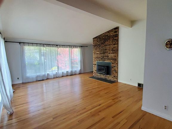 3rd image of 1115 NE 147th St