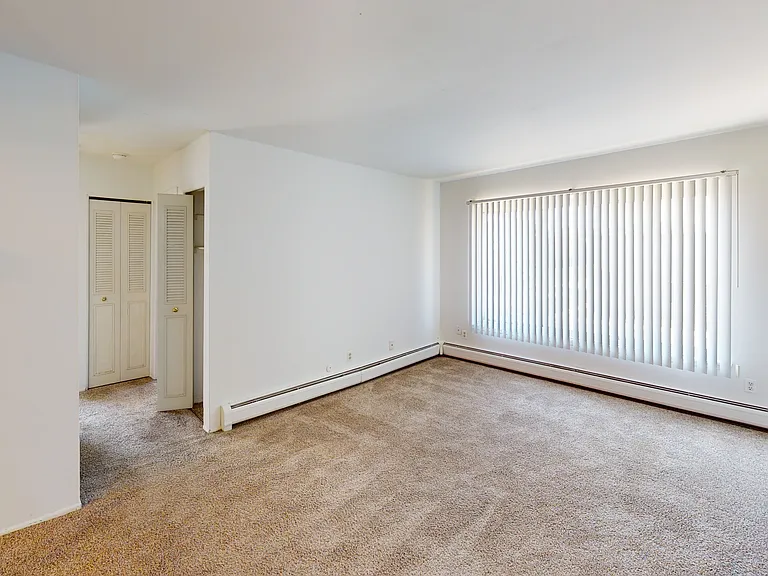 Outer Drive Manor Apartments — Photo 7