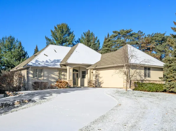 1050 Nena Dr, Stillwater, MN 55082