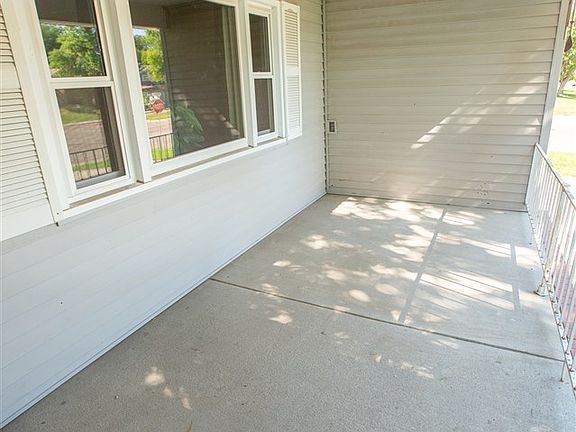 3rd image of 606 Westridge Pkwy