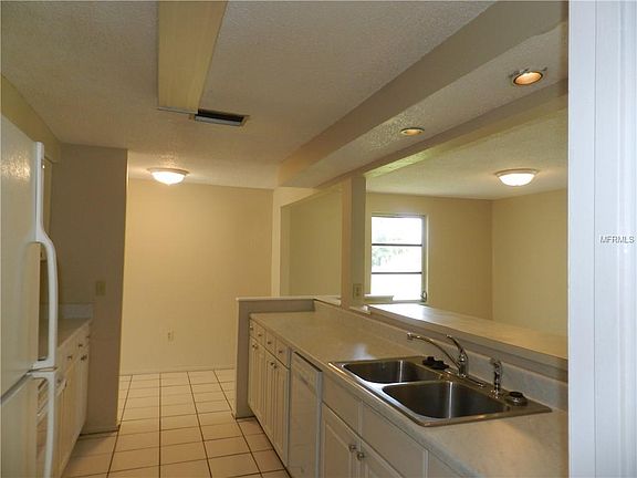 5th image of 20996 Exmore Ave