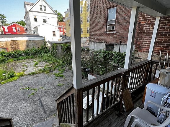 5th image of 32 Bruce Ave #1