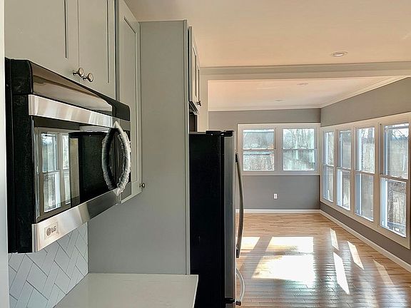 2nd image of 19 Hillcrest Dr
