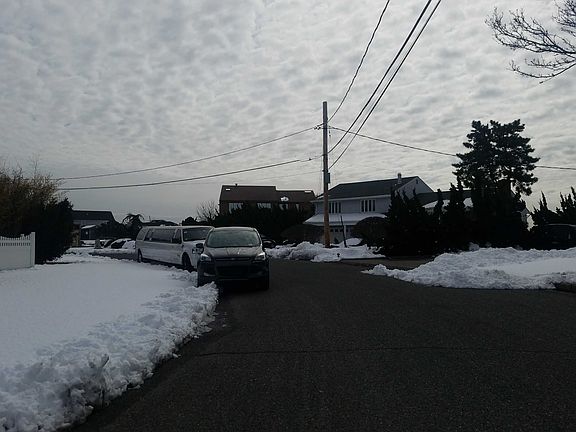 4th image of 164 Secatogue Ln W