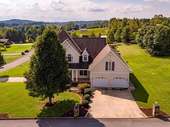 2nd image of 140 Barefoot Landing Dr