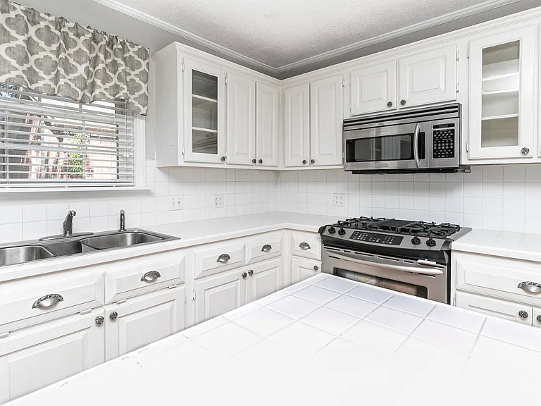 941 Evergreen Ave — Photo 11