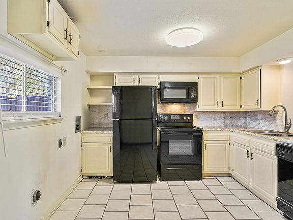 5th image of 59278 Rebel Dr APT A