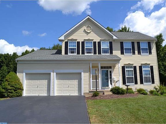 2nd image of 234 Hope Ct W