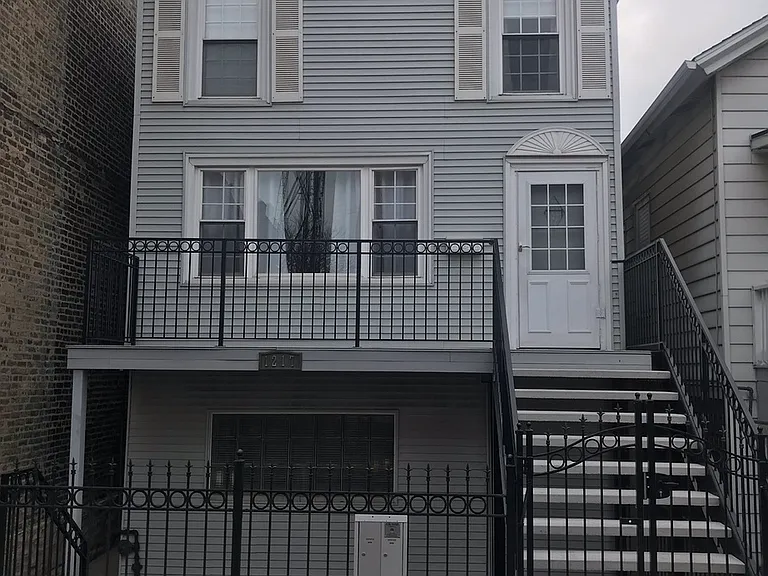 1217 W Grand Ave #G — Photo 1