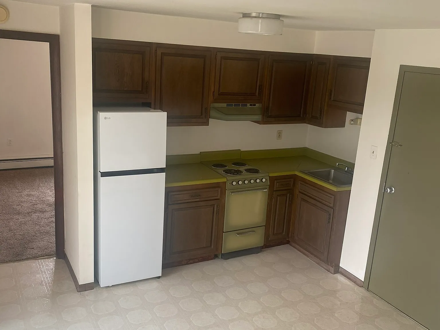 1 bed, $1,050 — Photo 2