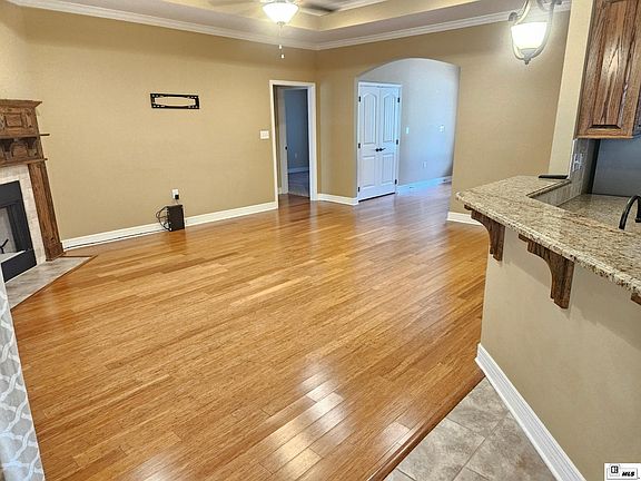 5th image of 940 Brownlee Rd