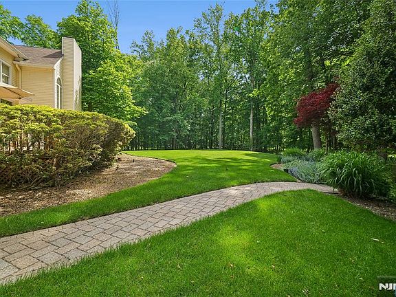 5th image of 519 E Saddle River Rd