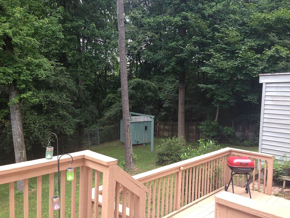 2nd image of 2706 Meadow Ridge Dr