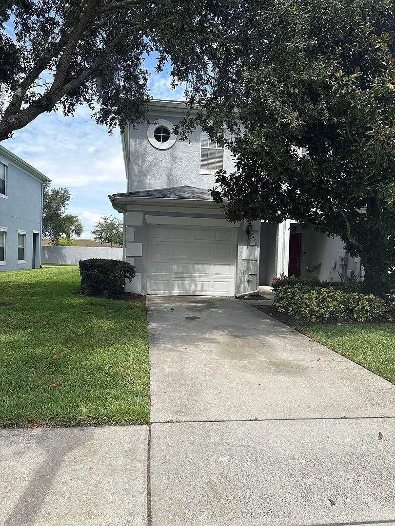 3 bed 2.5 bath Townhome - Gated Community — Photo 2