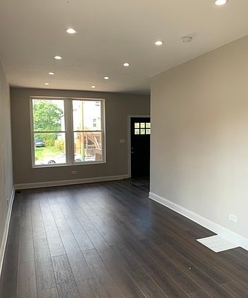 4th image of 1533 S Kilbourn Ave