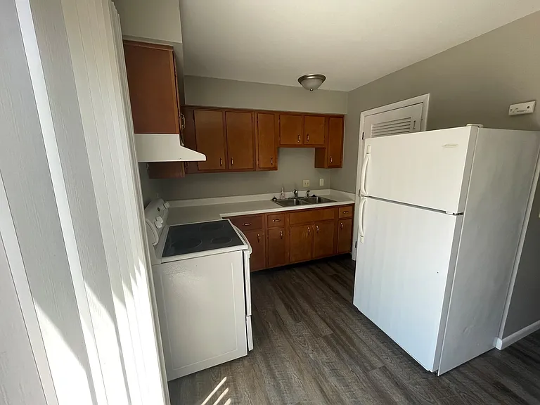 540 Thoma Pl #C — Photo 10