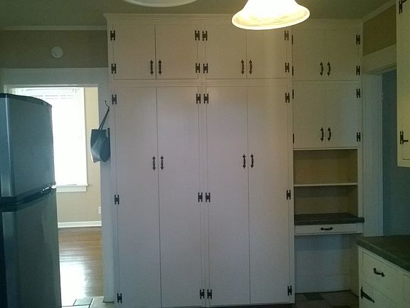 Kitchen - Plenty of Storage!