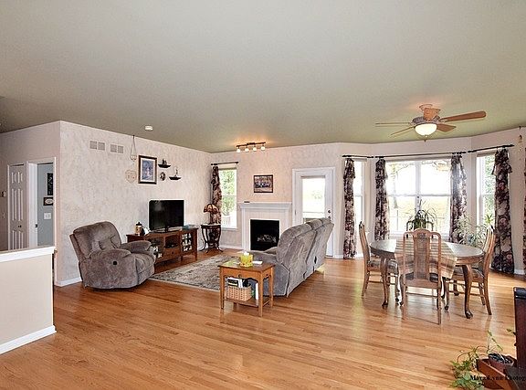 5th image of 1230 Oakleaf Ct #1230