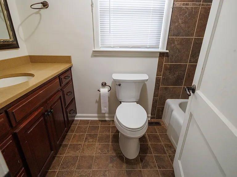 1119 Greenslake Rd — Photo 11