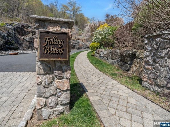 6 Knollwoods, Oakland, NJ 07436
