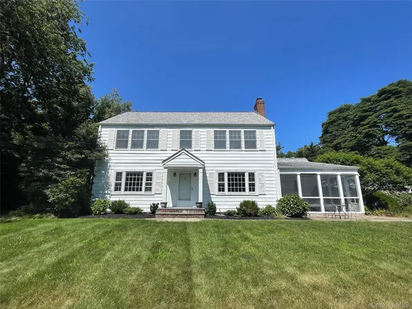 6 Beech Hill Rd, Huntington, NY 11743