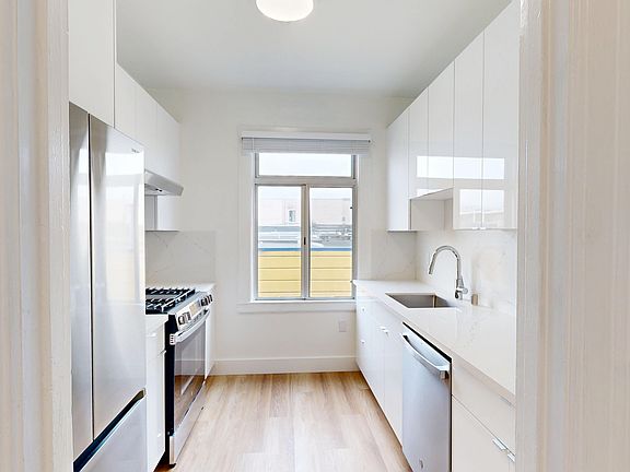 5th image of 411 15th Ave APT 32
