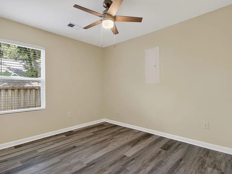 2116 Commander Rd — Photo 21