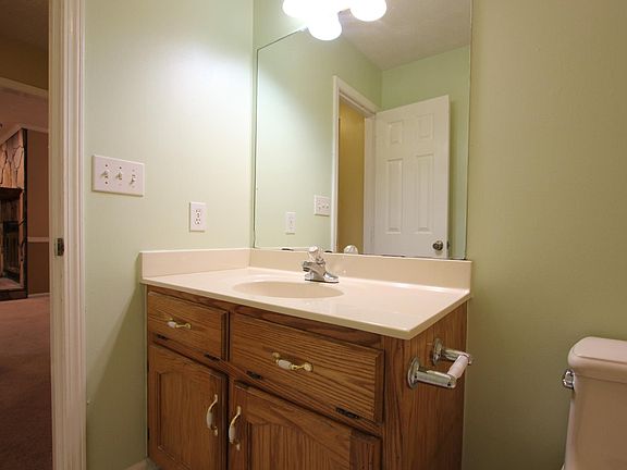 5th image of 2944 Piedmont Dr #Basement