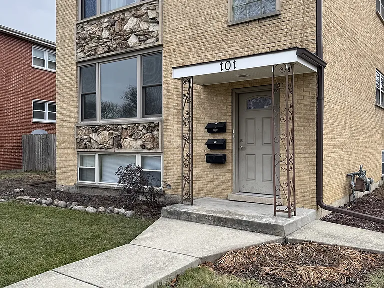 101 N Avon Rd — Photo 2