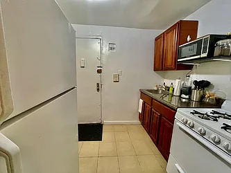 Rented by R New York