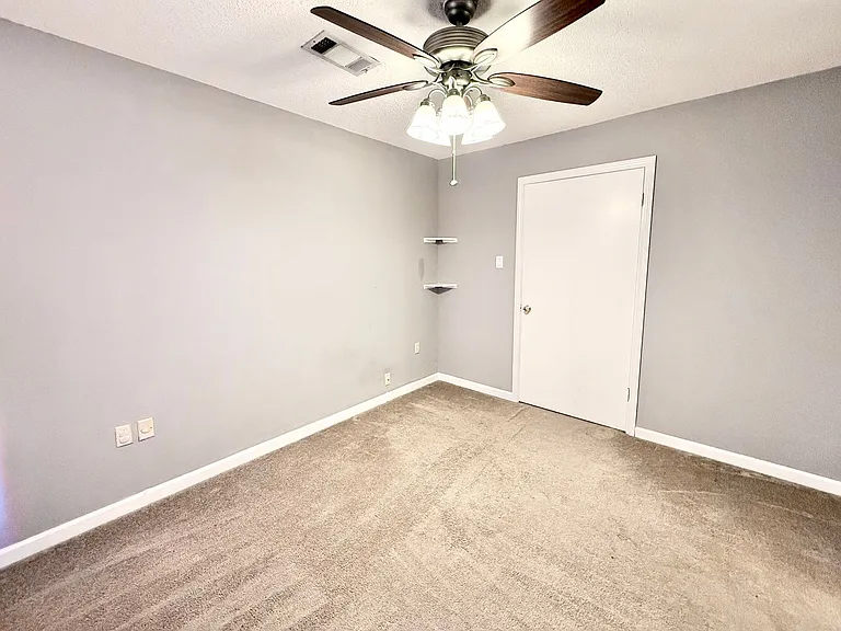 955 Ridgepoint Ct — Photo 18