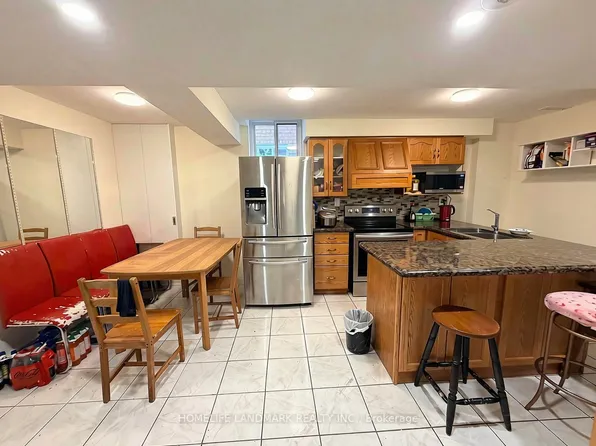 2587 Credit Valley Rd, Mississauga, ON L5M 4K7