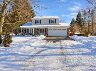 3285 Spring Meadow Dr, Rochester, MI 48306