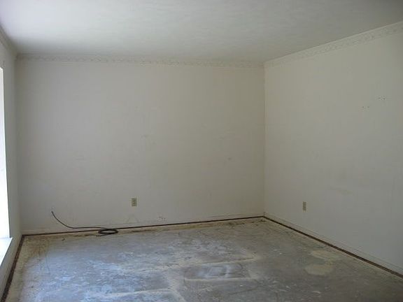 3rd image of 8 Mullaney Dr