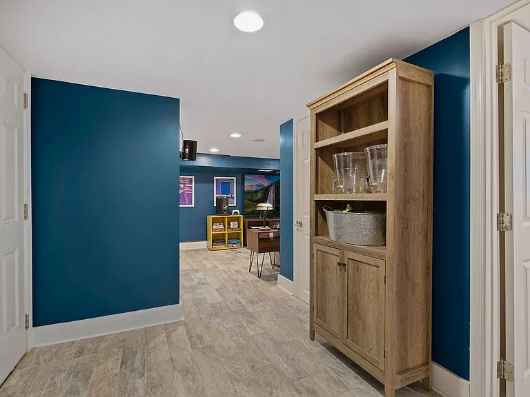 2410 S Dakota Ave NE — Photo 11