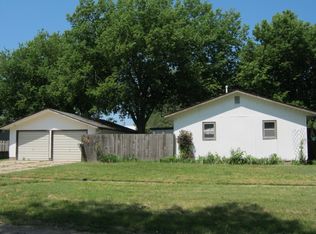223 Lafayette St, Holdrege, NE 68949