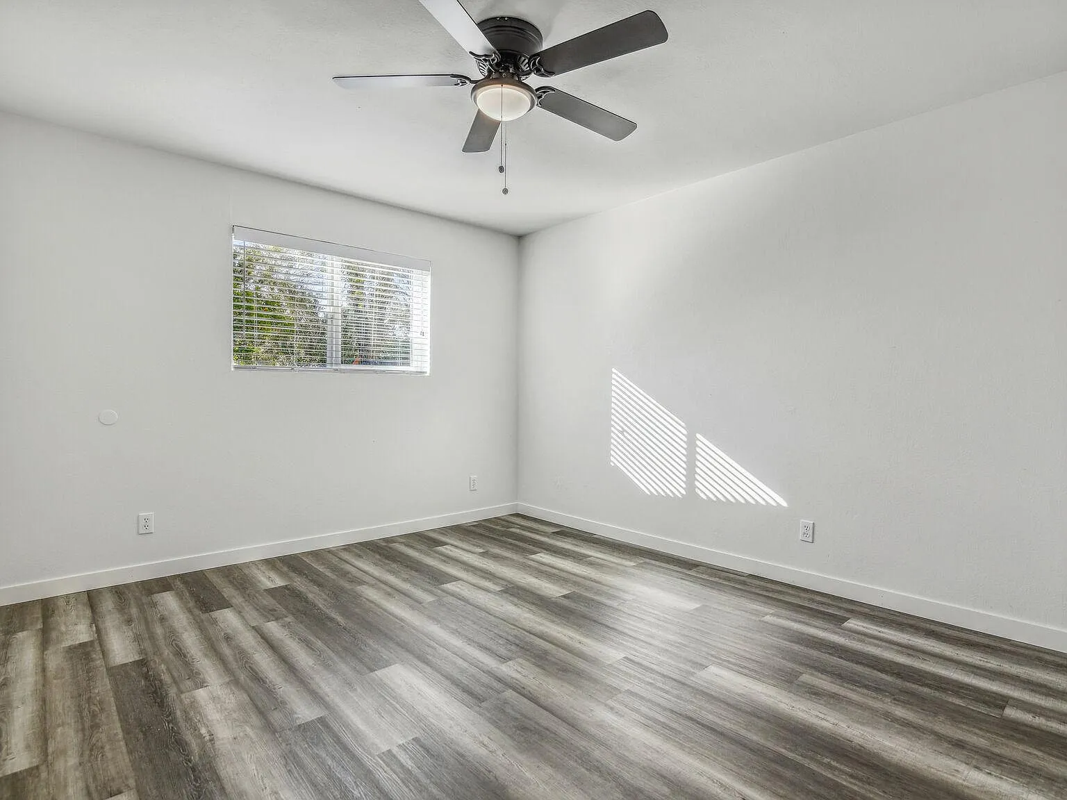 2 bed, 850 sqft, $1,745 — Photo 2