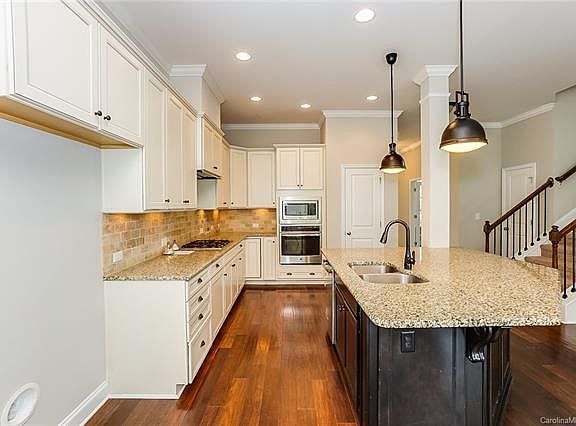 5th image of 320 Holdsworth Dr