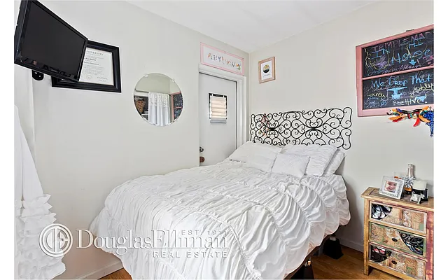 Rented by Douglas Elliman | media 8