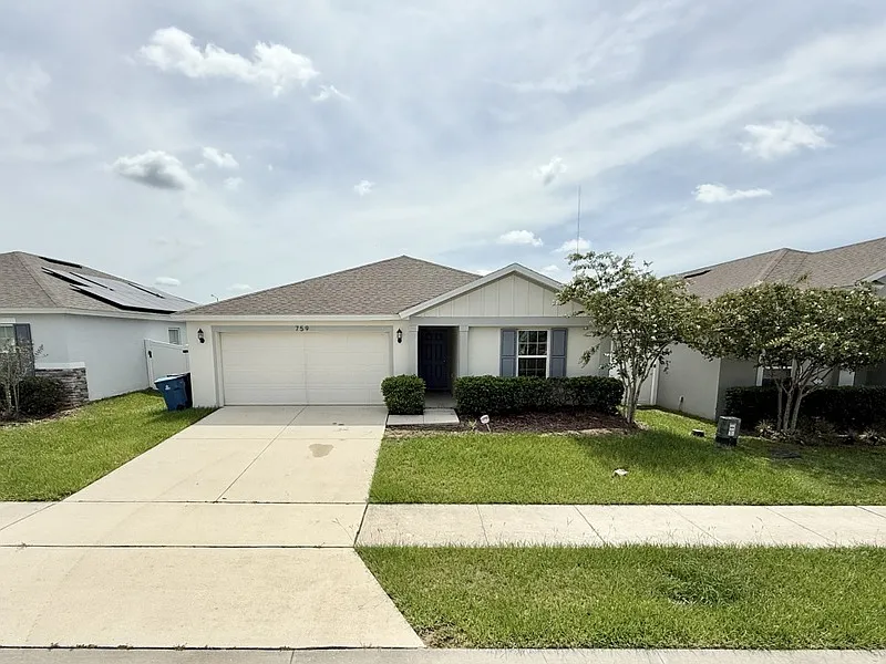 3 bed, 2.0 bath, 1405 sqft, $1,895 — Photo 2