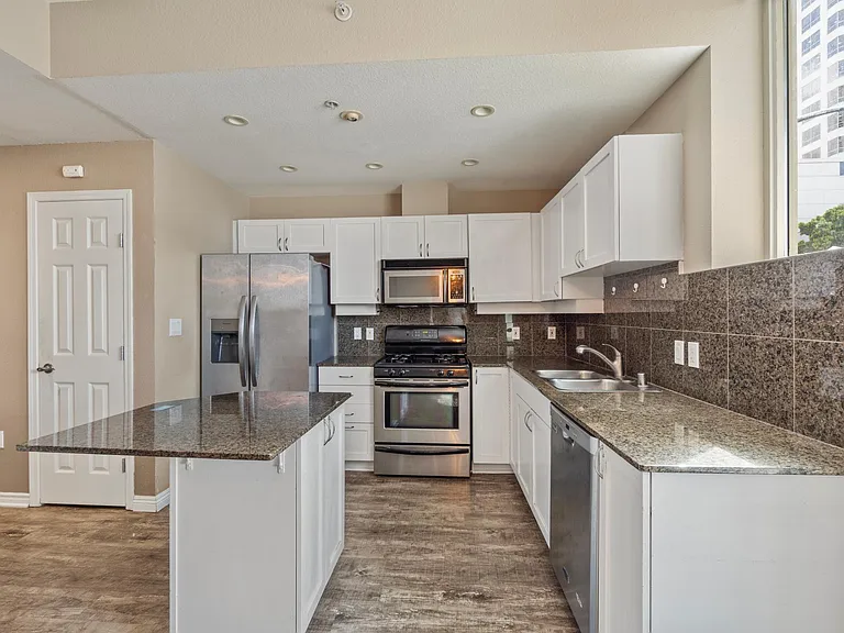 1240 India St #101 — Photo 5