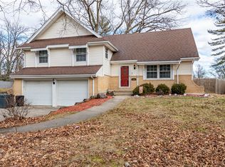 2608 S Forrest Green Dr, Decatur, IL 62521