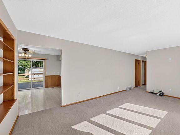 4th image of 2817 15th Ave NW