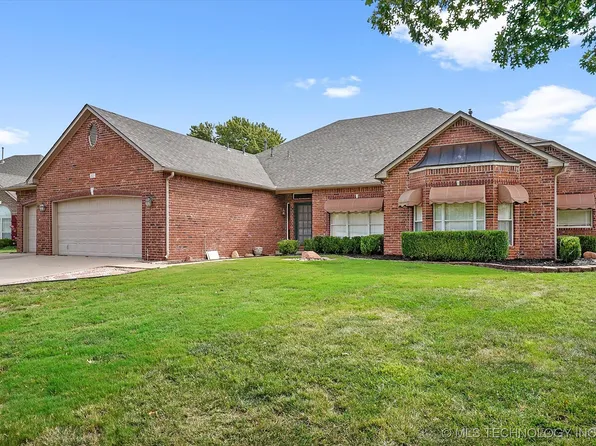 301 S 67th St, Broken Arrow, OK 74014
