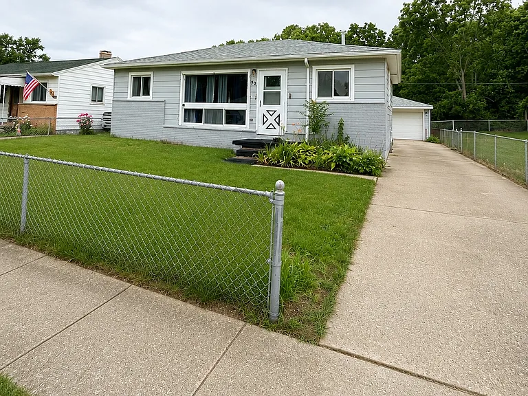 70 Devonshire Rd — Photo 1