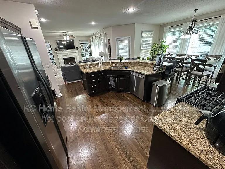 11429 W 142nd Ter — Photo 5