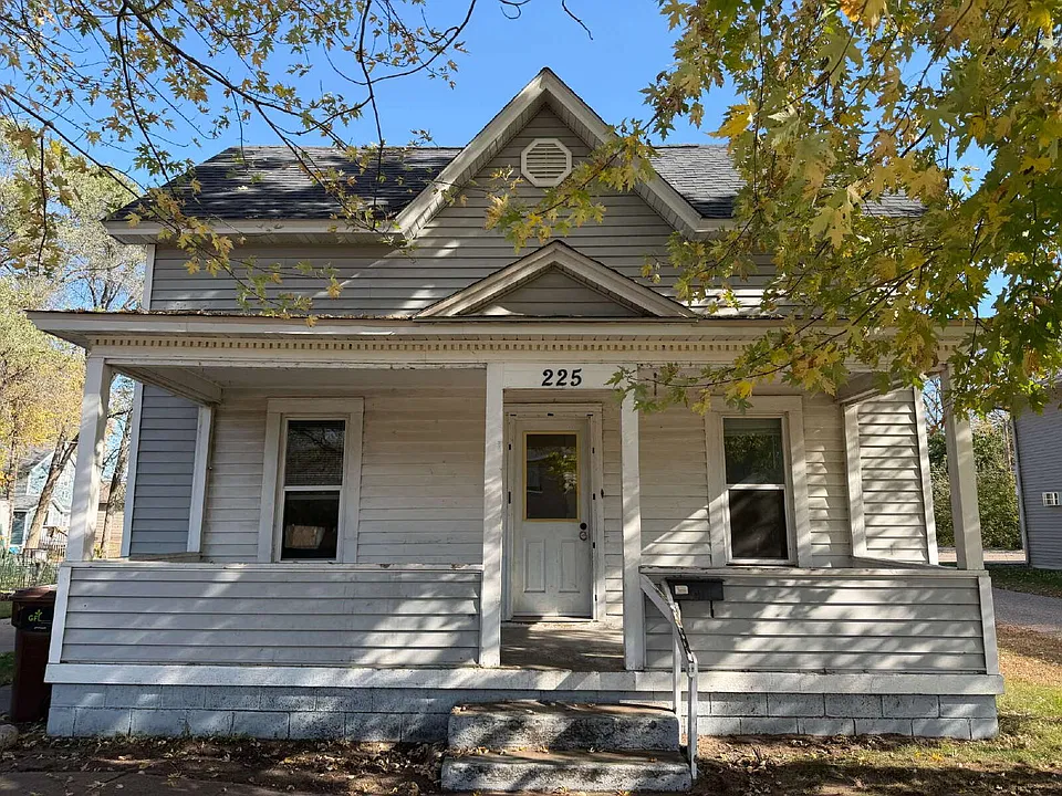 225 10th Ave