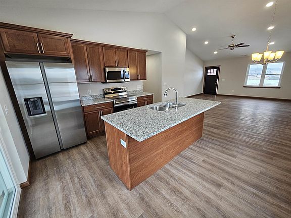 3rd image of 1075 Rusalka Cir